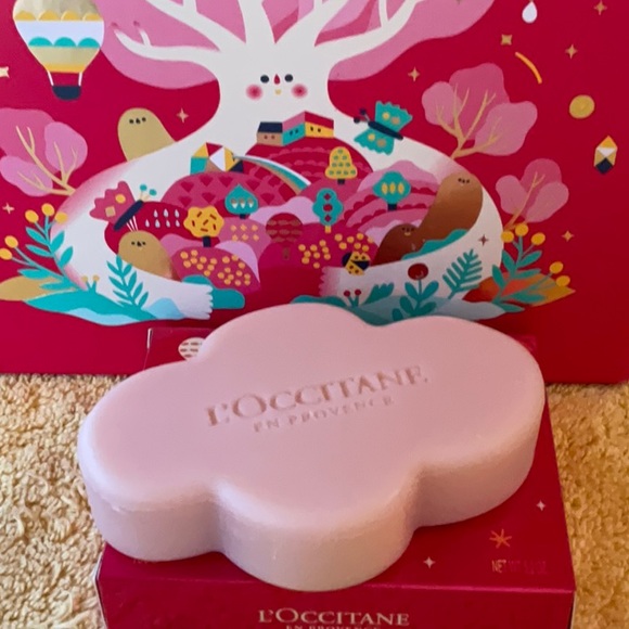🌷LOCCITANE FESTIVE GARDEN SOAP 🌷NWT 🌷 - Picture 2 of 16